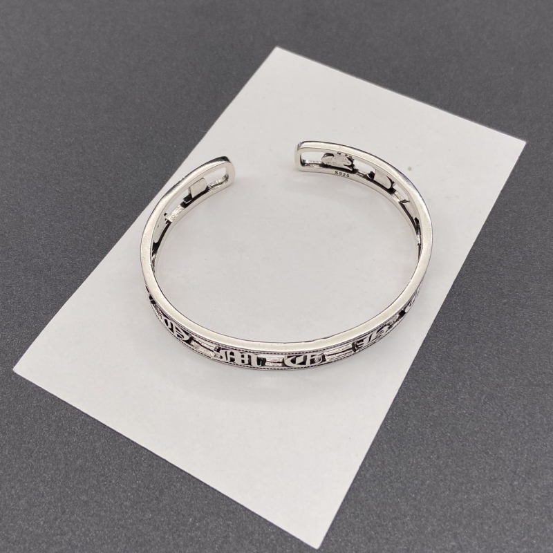 Ch**me He**ts bracelets